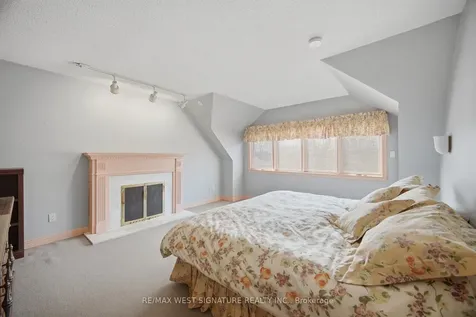 126 Curtis Crescent King ON L7B 1C2