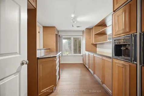 126 Curtis Crescent King ON L7B 1C2