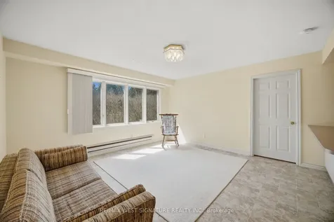 126 Curtis Crescent King ON L7B 1C2