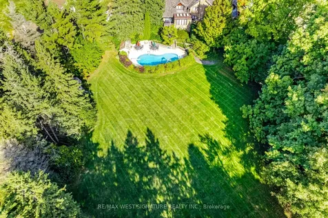 126 Curtis Crescent King ON L7B 1C2