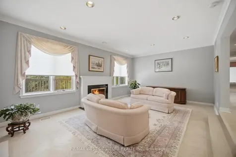 126 Curtis Crescent King ON L7B 1C2