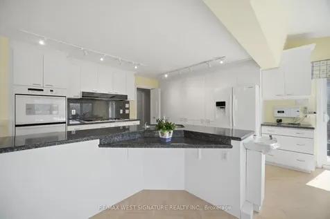 126 Curtis Crescent King ON L7B 1C2