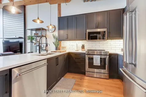 543 Timothy Street W Newmarket ON L3Y 1R1