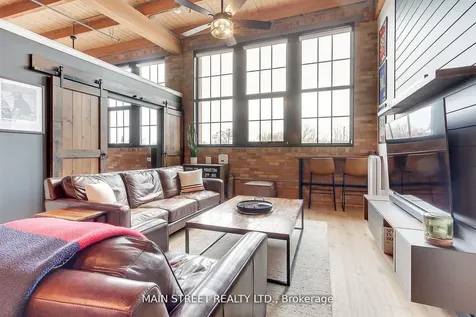 543 Timothy Street W Newmarket ON L3Y 1R1