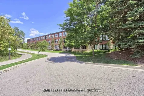 543 Timothy Street W Newmarket ON L3Y 1R1
