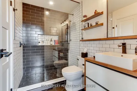 543 Timothy Street W Newmarket ON L3Y 1R1