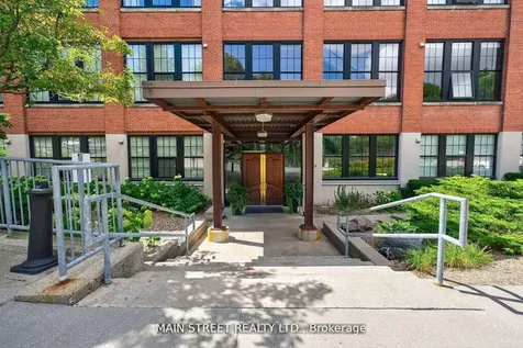 543 Timothy Street W Newmarket ON L3Y 1R1