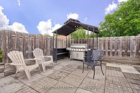 543 Timothy Street W Newmarket ON L3Y 1R1