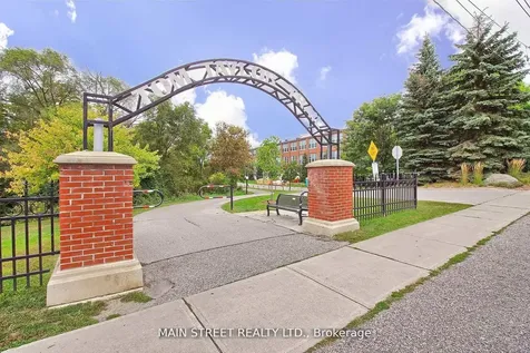 543 Timothy Street W Newmarket ON L3Y 1R1