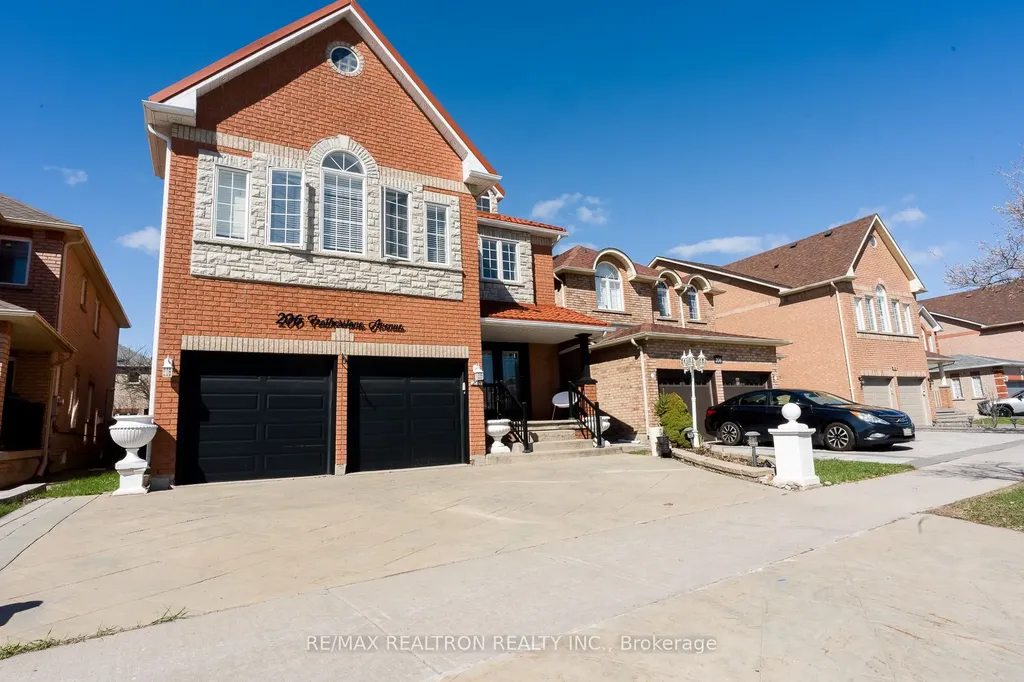 206 Featherstone Avenue Markham ON L3S 4J1