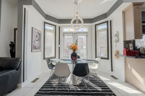 206 Featherstone Avenue Markham ON L3S 4J1