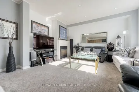 206 Featherstone Avenue Markham ON L3S 4J1