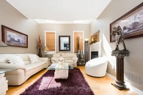 206 Featherstone Avenue Markham ON L3S 4J1