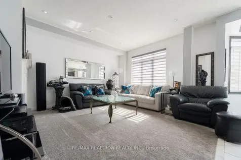 206 Featherstone Avenue Markham ON L3S 4J1