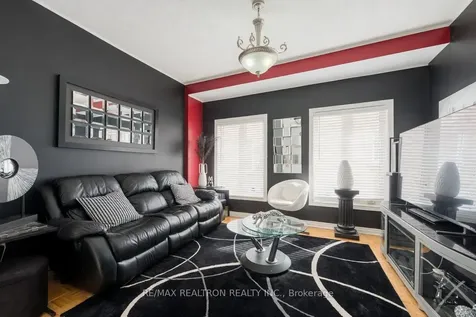 206 Featherstone Avenue Markham ON L3S 4J1