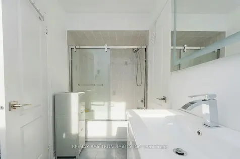 206 Featherstone Avenue Markham ON L3S 4J1