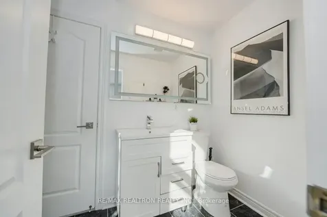 206 Featherstone Avenue Markham ON L3S 4J1