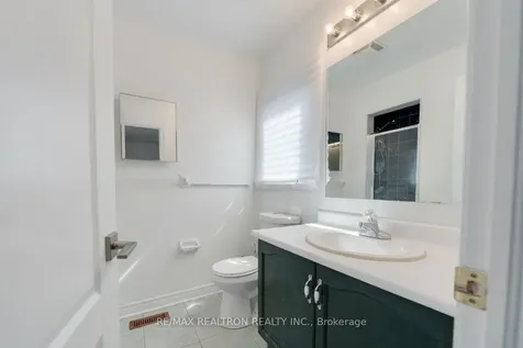 206 Featherstone Avenue Markham ON L3S 4J1