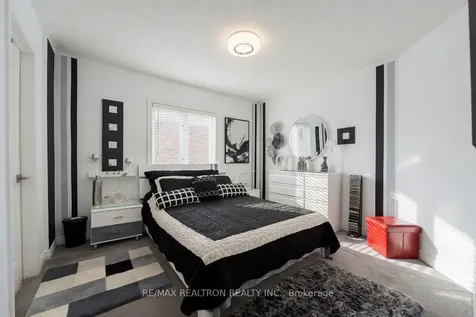 206 Featherstone Avenue Markham ON L3S 4J1