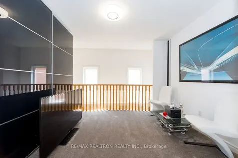 206 Featherstone Avenue Markham ON L3S 4J1