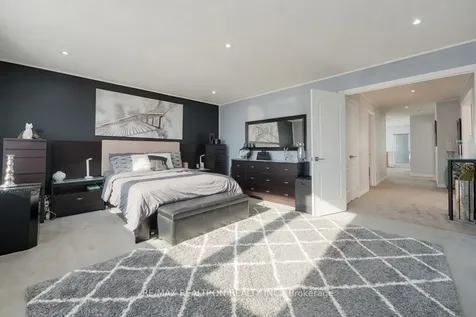206 Featherstone Avenue Markham ON L3S 4J1
