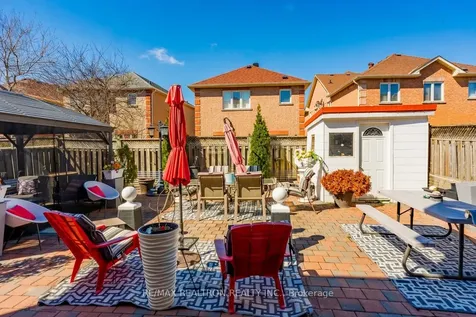 206 Featherstone Avenue Markham ON L3S 4J1