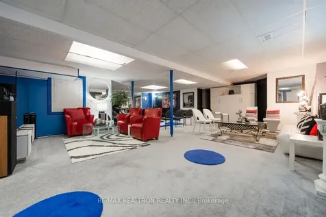 206 Featherstone Avenue Markham ON L3S 4J1