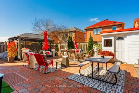 206 Featherstone Avenue Markham ON L3S 4J1