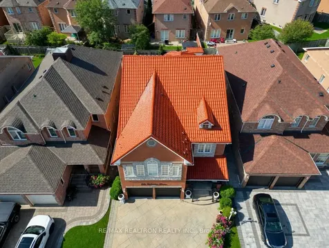 206 Featherstone Avenue Markham ON L3S 4J1