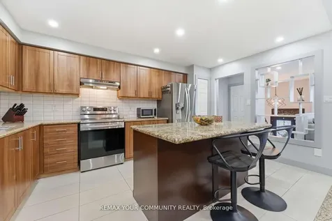 17 Fox Run Lane Bradford West Gwillimbury ON L3Z 2J1