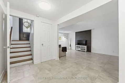 17 Fox Run Lane Bradford West Gwillimbury ON L3Z 2J1