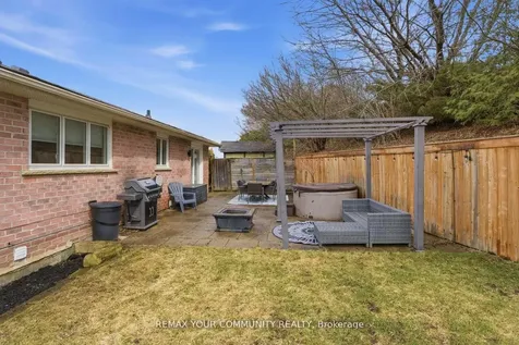 17 Fox Run Lane Bradford West Gwillimbury ON L3Z 2J1