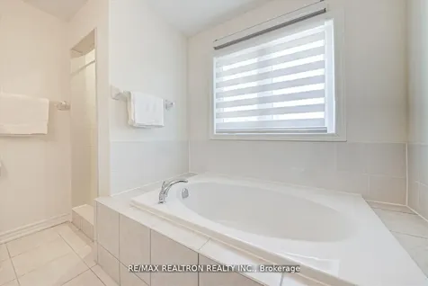 122 Cliff Thompson Court Georgina ON L0E 1R0
