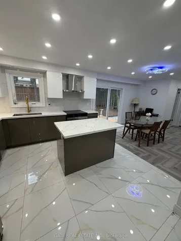 10 Thorny Brae Drive Markham ON L3T 3G4