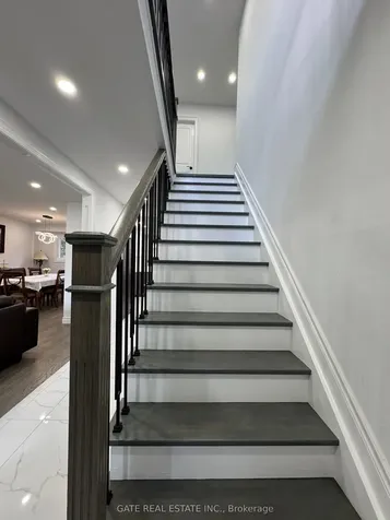 10 Thorny Brae Drive Markham ON L3T 3G4