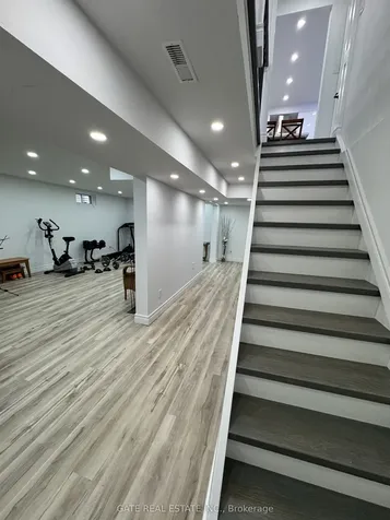 10 Thorny Brae Drive Markham ON L3T 3G4