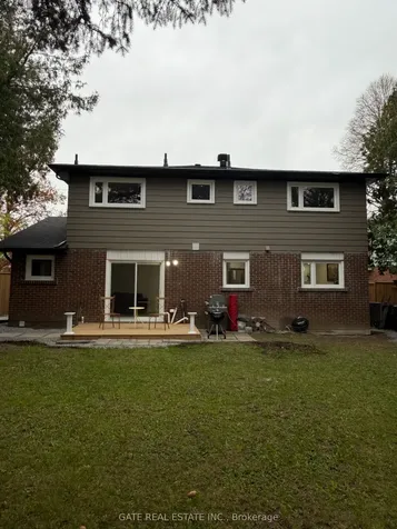 10 Thorny Brae Drive Markham ON L3T 3G4