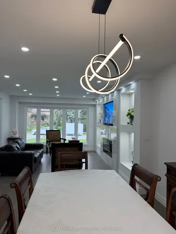 10 Thorny Brae Drive Markham ON L3T 3G4