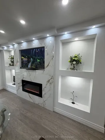 10 Thorny Brae Drive Markham ON L3T 3G4