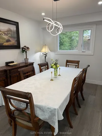 10 Thorny Brae Drive Markham ON L3T 3G4