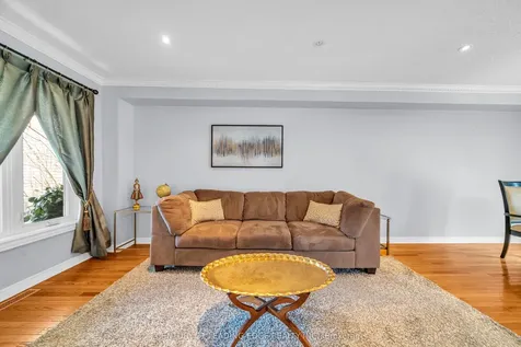 146 Roxbury Street Markham ON L3S 3T4