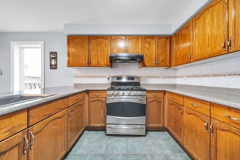 146 Roxbury Street Markham ON L3S 3T4