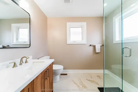 146 Roxbury Street Markham ON L3S 3T4