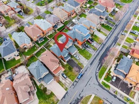 146 Roxbury Street Markham ON L3S 3T4