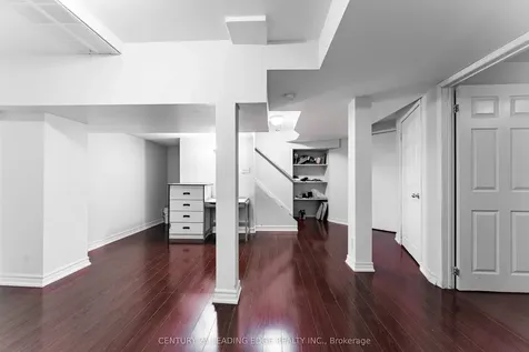 146 Roxbury Street Markham ON L3S 3T4