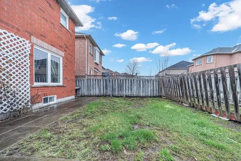 146 Roxbury Street Markham ON L3S 3T4