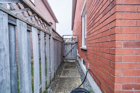146 Roxbury Street Markham ON L3S 3T4