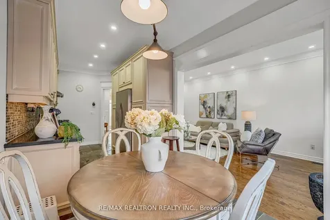 25 Kingsbridge Circle Vaughan ON L4J 8N8