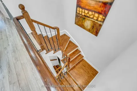 25 Kingsbridge Circle Vaughan ON L4J 8N8