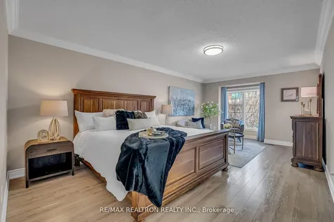 25 Kingsbridge Circle Vaughan ON L4J 8N8